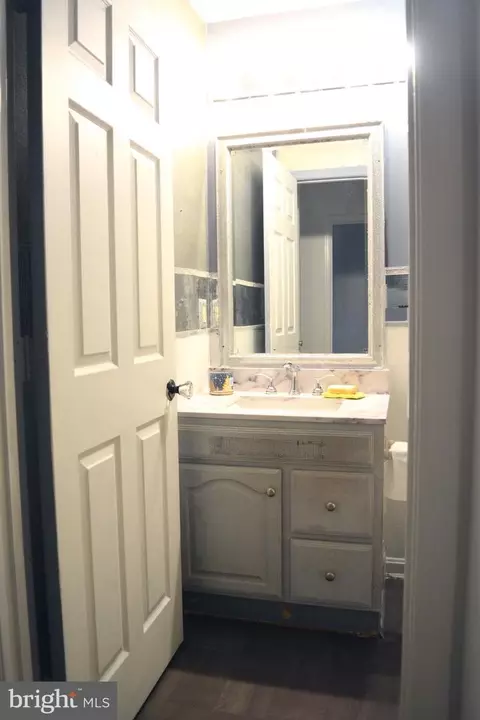 2078 Forest Dr, Annapolis, MD 21401 photo 7