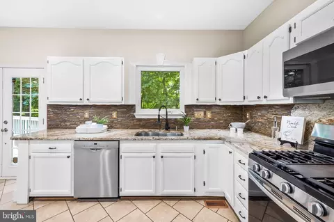 Kitchen - 2401 Hightee Ct, Crofton, MD 21114 photo 3 of 6