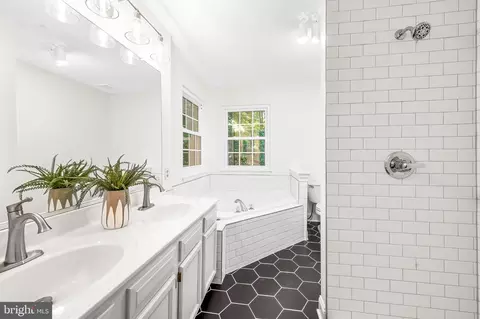 Bath - 2401 Hightee Ct, Crofton, MD 21114 photo 2 of 4