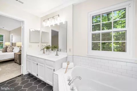 Bath - 2401 Hightee Ct, Crofton, MD 21114 photo 3 of 4