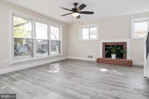 Living - 264 Carroll Rd, Pasadena, MD 21122 photo 3 of 6