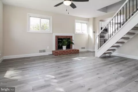 Living - 264 Carroll Rd, Pasadena, MD 21122 photo 4 of 6