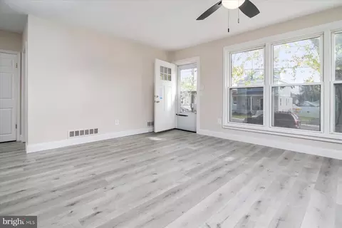 Living - 264 Carroll Rd, Pasadena, MD 21122 photo 1 of 6