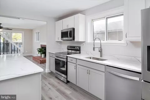 Kitchen - 264 Carroll Rd, Pasadena, MD 21122 photo 2 of 2