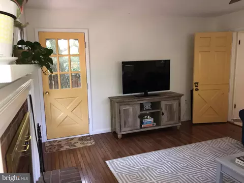 Entry Way - 400 Hillsmere Dr, Annapolis, MD 21403 photo 7 of 12