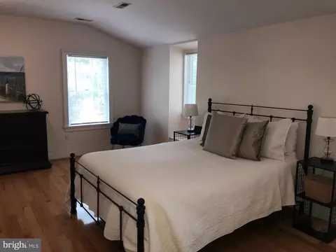 Bedroom - 400 Hillsmere Dr, Annapolis, MD 21403 photo 2 of 2