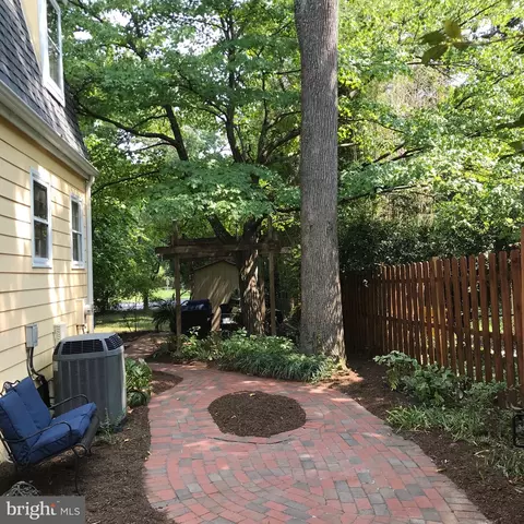Exterior - 400 Hillsmere Dr, Annapolis, MD 21403 photo 12 of 28