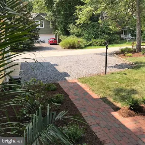 Exterior - 400 Hillsmere Dr, Annapolis, MD 21403 photo 18 of 28