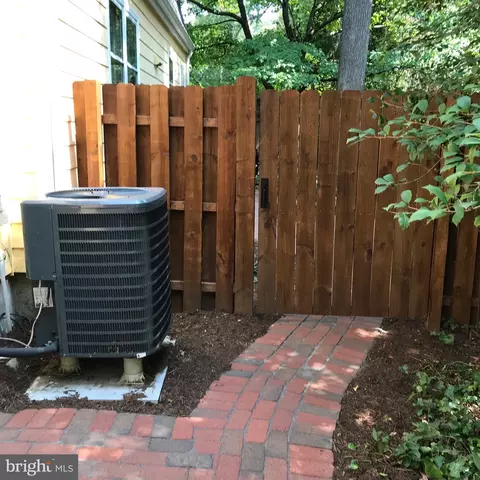 Exterior - 400 Hillsmere Dr, Annapolis, MD 21403 photo 9 of 28