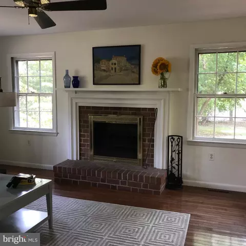 Living - 400 Hillsmere Dr, Annapolis, MD 21403 photo 2 of 2