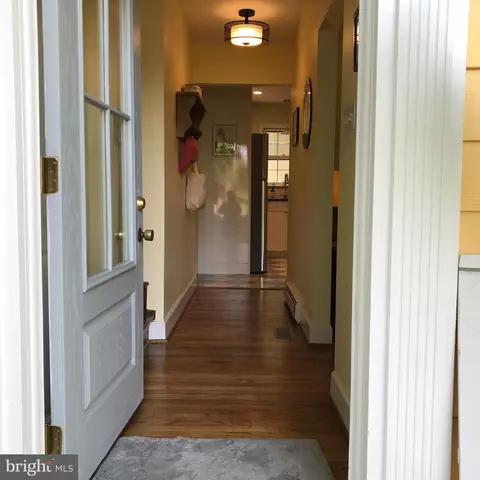 Entry Way - 400 Hillsmere Dr, Annapolis, MD 21403 photo 1 of 12