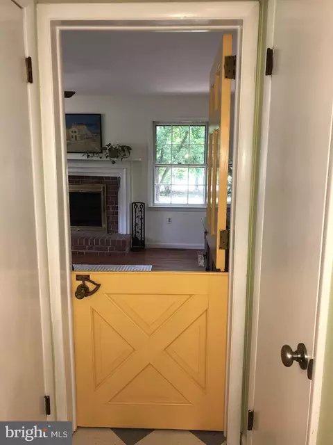 Entry Way - 400 Hillsmere Dr, Annapolis, MD 21403 photo 6 of 12