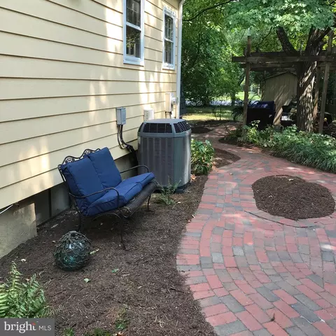 Exterior - 400 Hillsmere Dr, Annapolis, MD 21403 photo 11 of 28