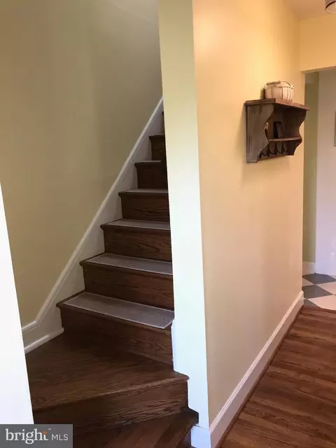 Entry Way - 400 Hillsmere Dr, Annapolis, MD 21403 photo 9 of 12