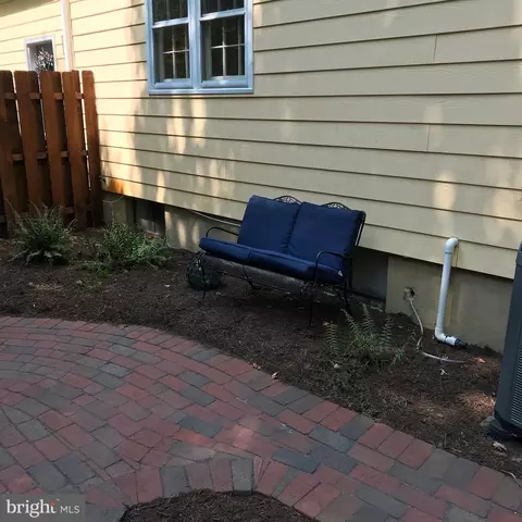 Exterior - 400 Hillsmere Dr, Annapolis, MD 21403 photo 10 of 28