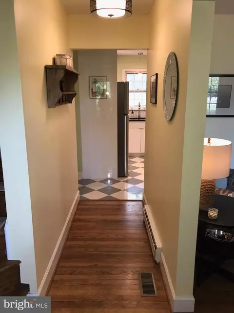 Entry Way - 400 Hillsmere Dr, Annapolis, MD 21403 photo 2 of 12