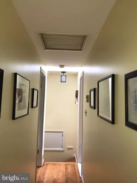 Entry Way - 400 Hillsmere Dr, Annapolis, MD 21403 photo 12 of 12
