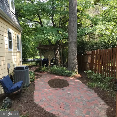 Exterior - 400 Hillsmere Dr, Annapolis, MD 21403 photo 13 of 28