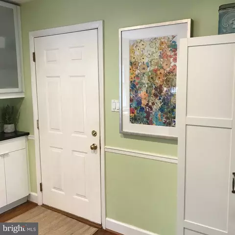 Entry Way - 400 Hillsmere Dr, Annapolis, MD 21403 photo 4 of 12