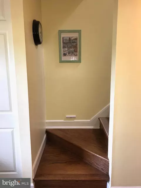 Entry Way - 400 Hillsmere Dr, Annapolis, MD 21403 photo 8 of 12