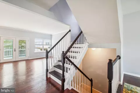Entry Way - 7719 W Shore Rd, Pasadena, MD 21122 photo 9 of 11