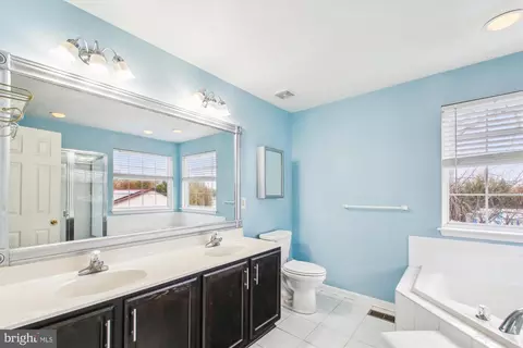 Entry Way - 7719 W Shore Rd, Pasadena, MD 21122 photo 3 of 11