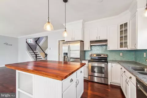 Kitchen - 7719 W Shore Rd, Pasadena, MD 21122 photo 3 of 3