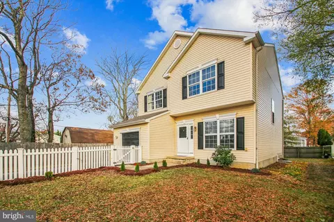 Exterior - 7719 W Shore Rd, Pasadena, MD 21122 photo 4 of 8