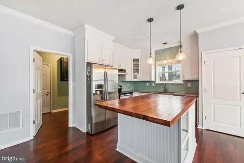 Kitchen - 7719 W Shore Rd, Pasadena, MD 21122 photo 1 of 3