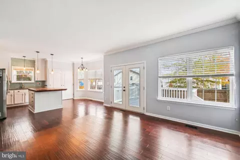 Entry Way - 7719 W Shore Rd, Pasadena, MD 21122 photo 1 of 11