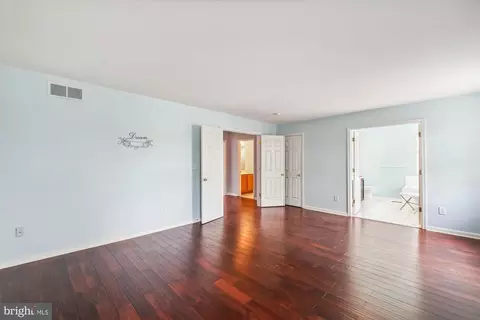 Entry Way - 7719 W Shore Rd, Pasadena, MD 21122 photo 2 of 11