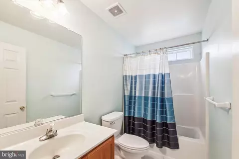 Entry Way - 7719 W Shore Rd, Pasadena, MD 21122 photo 4 of 11