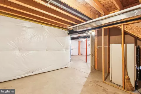 Entry Way - 7719 W Shore Rd, Pasadena, MD 21122 photo 11 of 11