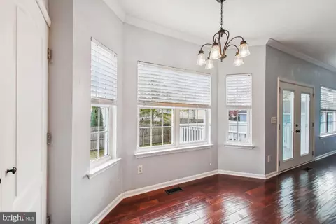Entry Way - 7719 W Shore Rd, Pasadena, MD 21122 photo 6 of 11