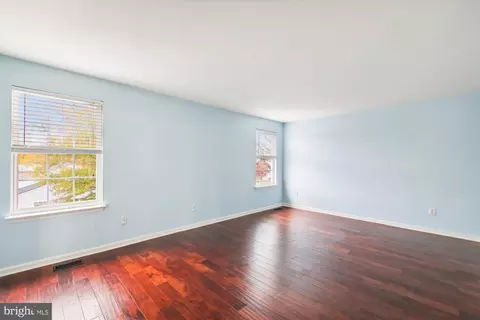 Living - 7719 W Shore Rd, Pasadena, MD 21122 photo 3 of 3