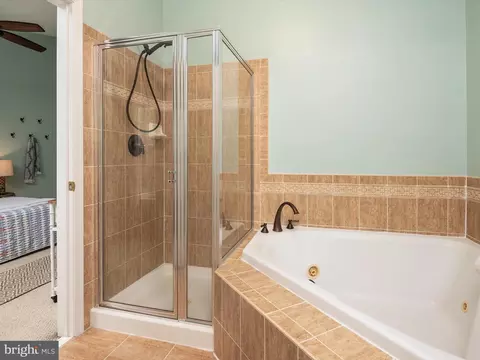 Bath - 2159 Hideaway Ct, Annapolis, MD 21401 photo 3 of 4