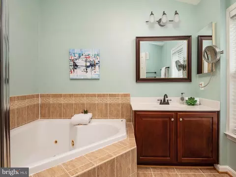 Bath - 2159 Hideaway Ct, Annapolis, MD 21401 photo 2 of 4