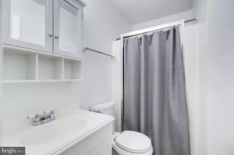 Bath - 1601 Forest Hill Ct, Crofton, MD 21114 photo 2 of 4