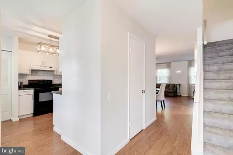Entry Way - 1601 Forest Hill Ct, Crofton, MD 21114 photo 2 of 2