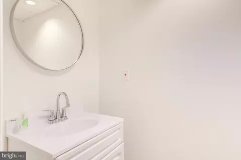 Bath - 1601 Forest Hill Ct, Crofton, MD 21114 photo 4 of 4