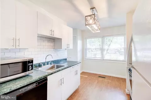 Kitchen - 1601 Forest Hill Ct, Crofton, MD 21114 photo 2 of 2