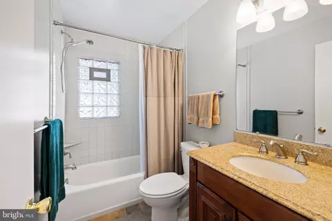 Bath - 1178 Hampton Rd, Annapolis, MD 21409 photo 1 of 1