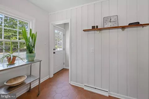 Entry Way - 1178 Hampton Rd, Annapolis, MD 21409 photo 2 of 2