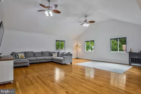 1139 Delaware Ave, Churchton, MD 20733