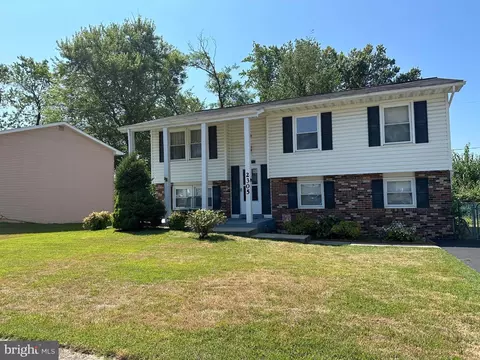 2305 Four Seasons Dr, Gambrills, MD 21054