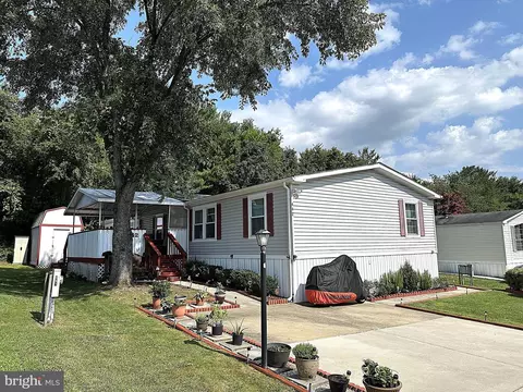 442 Sarah Anne Dr, Lothian, MD 20711