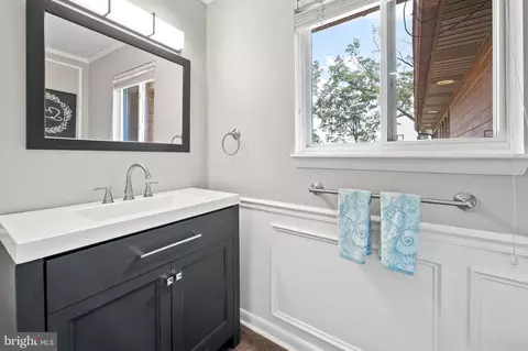 Bath - 7914 Lowtide Ct, Pasadena, MD 21122 photo 6 of 8