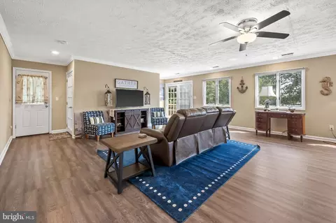 Living - 7914 Lowtide Ct, Pasadena, MD 21122 photo 3 of 3