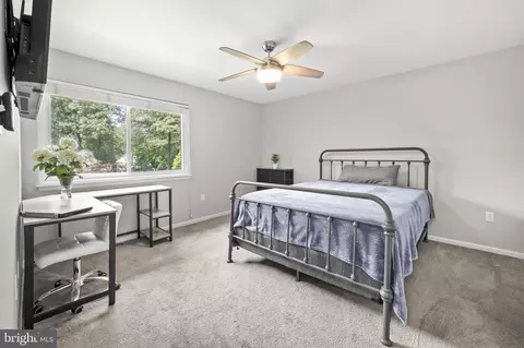 Bedroom - 7914 Lowtide Ct, Pasadena, MD 21122 photo 8 of 15