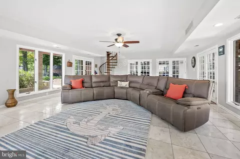 Living - 7914 Lowtide Ct, Pasadena, MD 21122 photo 2 of 3